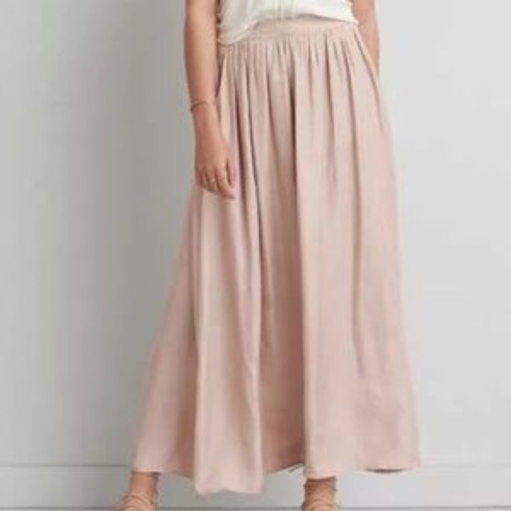 🌷American Eagle Pastel Pink Satin Maxi Skirt🌷